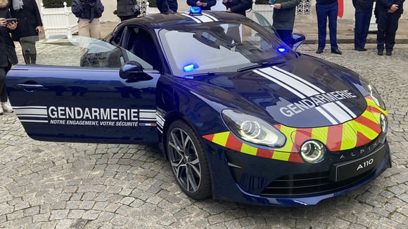 L'Alpine A110 Pure des gendarmes, utilisée pour intercepter la Porsche 911 GT3