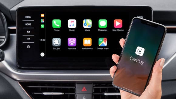 ChatGPT arrive sur CarPlay, mais son usage reste limité. Entre sécurité et contraintes techniques, l’intérêt réel de l’IA au volant interroge.