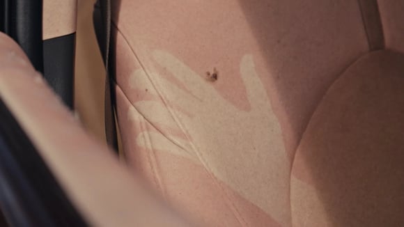 Les vitres bloquent surtout les UVB, mais laissent passer une partie des UVA, plus pénétrants