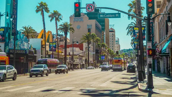 Le jaywalking illustre comment l’automobile a redéfini la rue en faisant du piéton un fautif