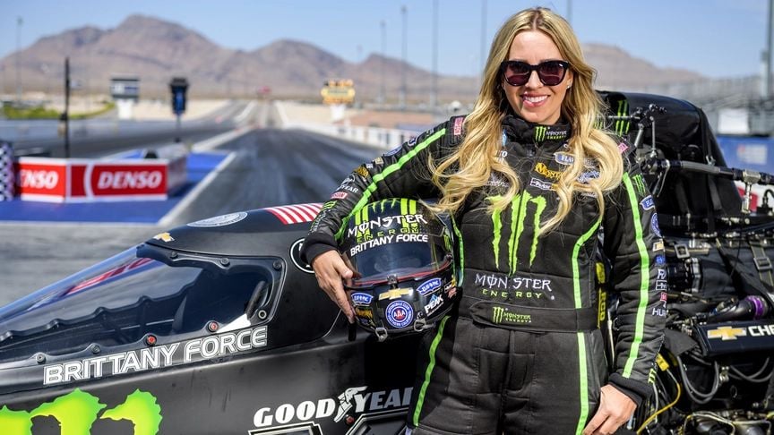 552 km/h en 3,645 secondes : Brittany Force dompte un dragster de 12 000 chevaux