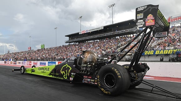 Dragsters développant plus de 10 000 chevaux