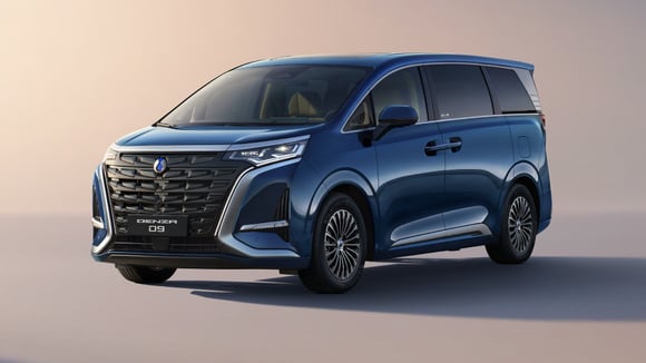 Denza D9 DM-i : monospace hybride rechargeable orienté confort