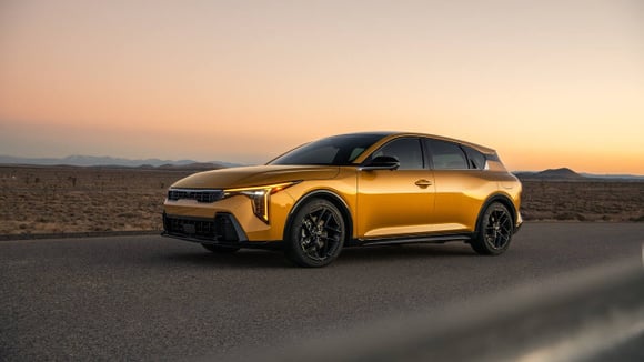 Berline compacte thermique Kia K4