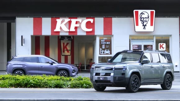 Une BYD peut se recharger pendant un repas chez KFC en Chine