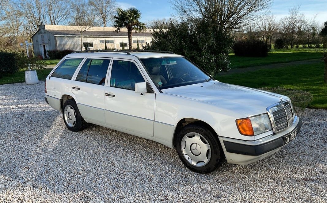 840 000 km au compteur : l’histoire (pas si simple) d’un break Mercedes W124 réputé increvable