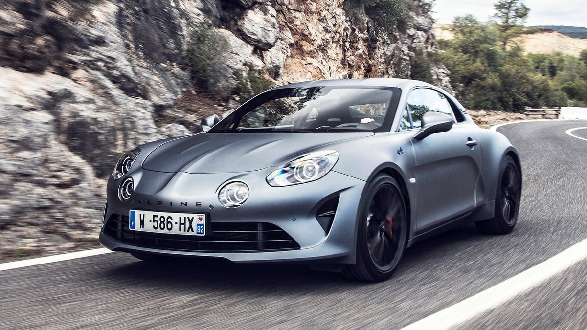 Pourquoi l’Alpine A110 roule avec un moteur venu de Corée alors qu’elle est assemblée en France