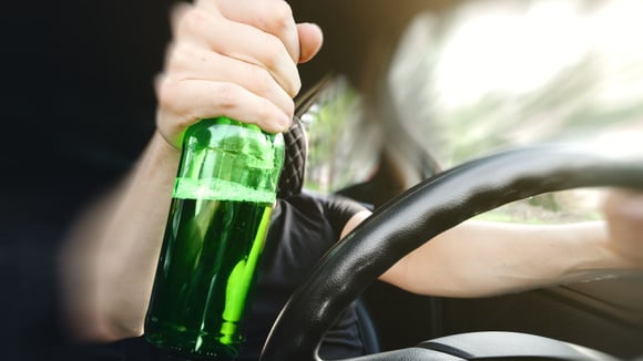 Aux États-Unis, la limite d’alcoolémie au volant est de 0,8 g/L de sang, contre 0,5 g/L en France.