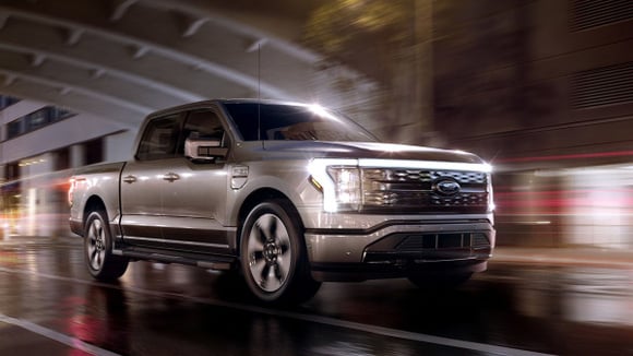 Ford met fin à la division Model e et confirme le départ de Doug Field, ancien de Tesla et d’Apple