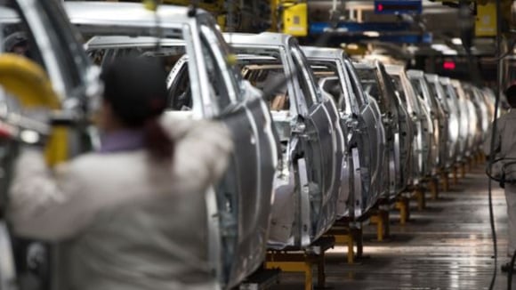 Stellantis arrêtera la production automobile à Poissy en 2028, avec une reconversion du site