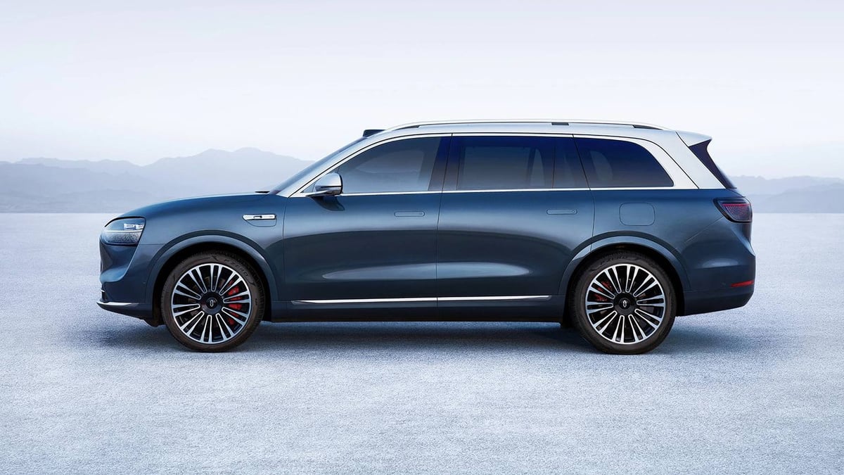 Toilettes sous le siège, karaoké, frigo… pourquoi les voitures chinoises en font toujours plus