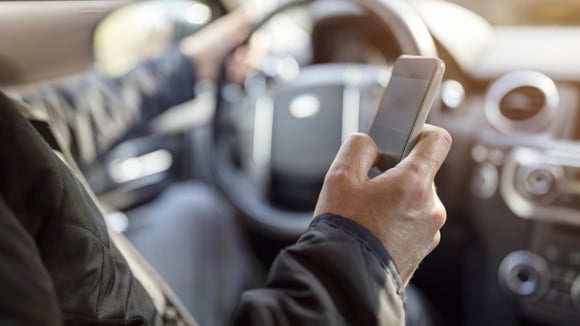 Le smartphone au volant et l'inattention : un facteur d'accidents mortels en France