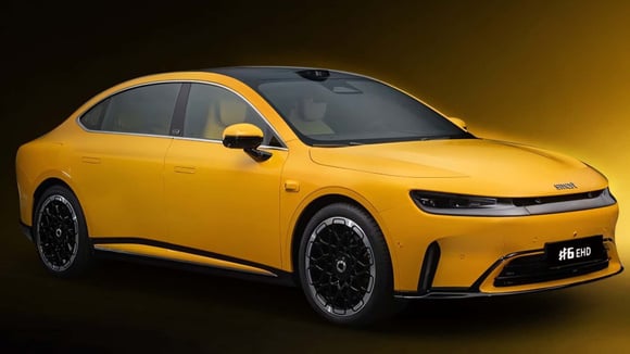 La Smart #6 se présente comme une grande berline hybride rechargeable