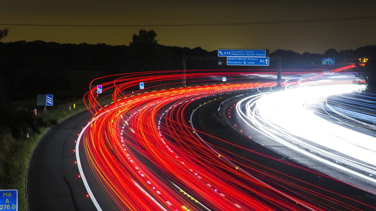 Sur l’autoroute, une IA peut désormais changer votre vitesse en temps réel