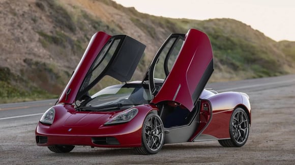 La Gordon Murray T.50 reprend des clins d’œil à la McLaren F1, notamment l’ouverture des portes