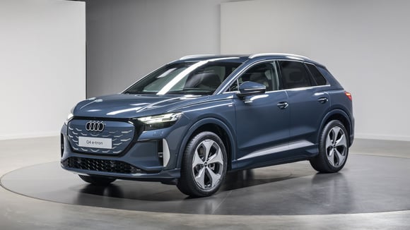 Face avant : évolutions discrètes, calandre couleur carrosserie sur l’Audi Q4 e-tron restylé