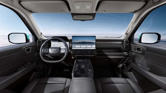 Planche de bord du Great Wall H7 avec grand écran central