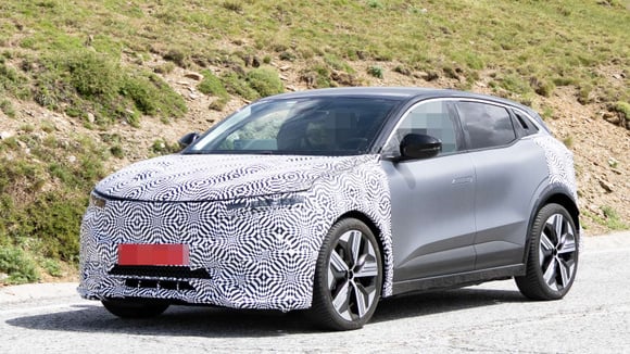 La Renault Mégane restylée arrive : quelle place face aux Renault 4 et Scénic ?