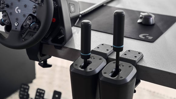 Deux unités nécessaires pour séquentiel et frein à main en même temps chez Logitech