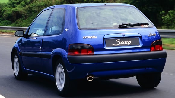 Le kit carrosserie de la Citroën Saxo VTS