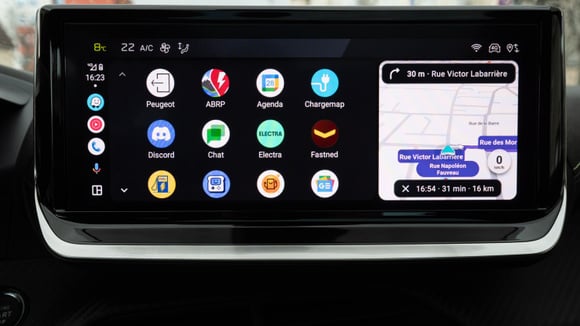 Android Auto : des réglages cachés pour rendre les longs trajets plus simples et plus agréables