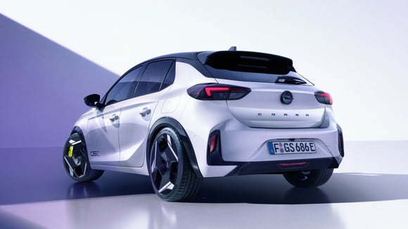Opel Corsa GSE avec kit carrosserie spécifique