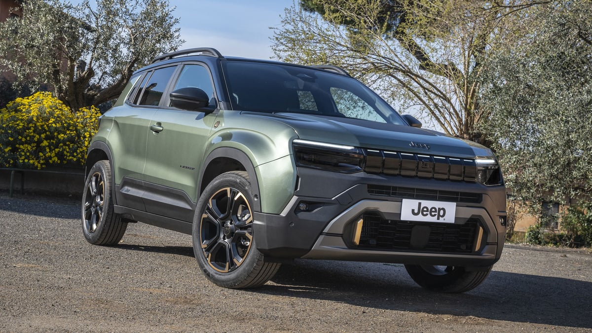Jeep Avenger restylé : nouvelle signature lumineuse, habitacle revu et moteurs inchangés