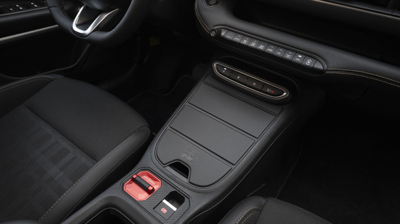 Améliorations de matériaux dans l'habitacle du Jeep Avenger restylé