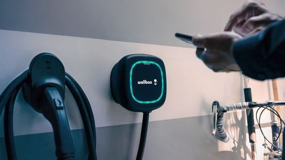 Isoler la borne de recharge domestique peut réduire les risques.