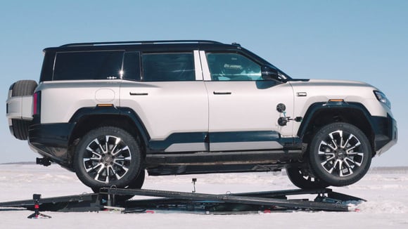 BYD, Huawei et Li Auto développent des suspensions intelligentes pour rouler sur trois roues ou lever une roue
