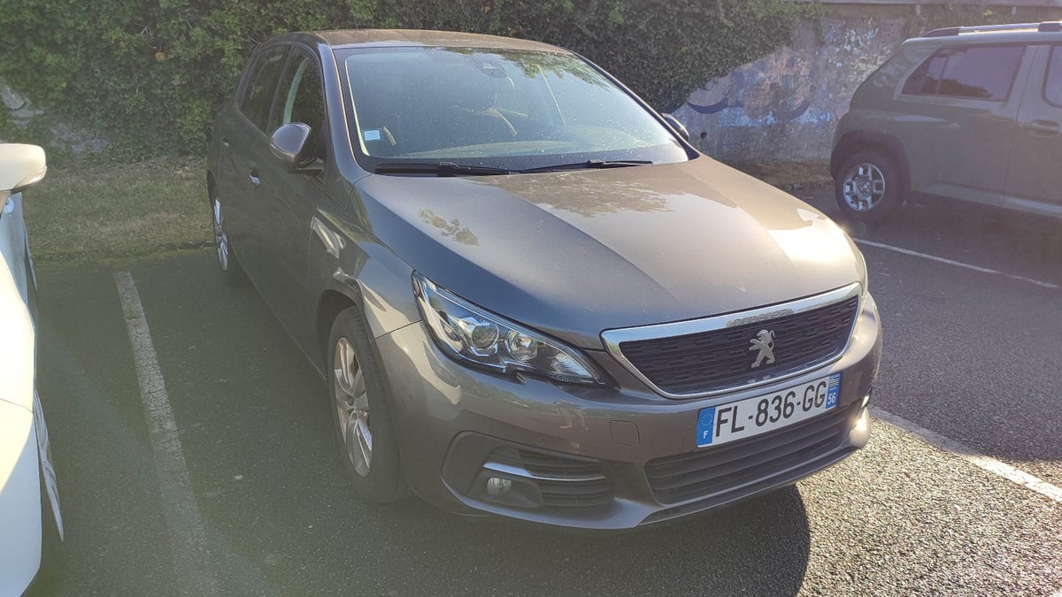 Peugeot 308 (2019) à 1 600 € aux enchères : vraie opportunité ou piège à éviter ?