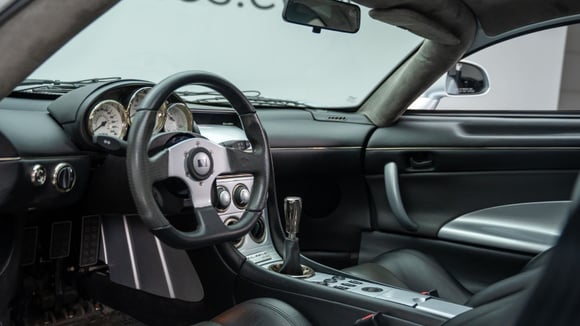 Intérieur de la Saleen S7 en état neuf