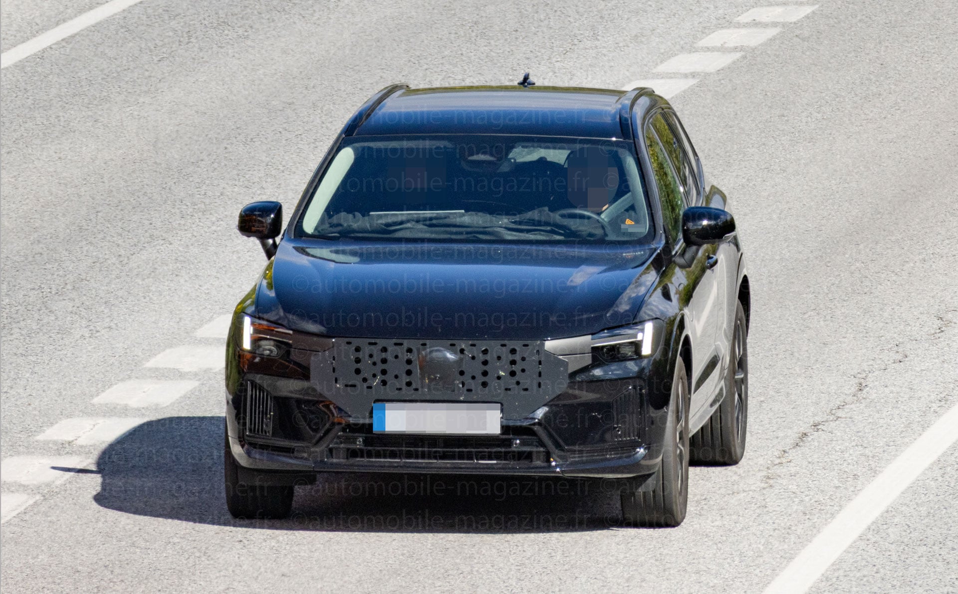 Volvo XC60 camouflé annonçant un nouveau restylage