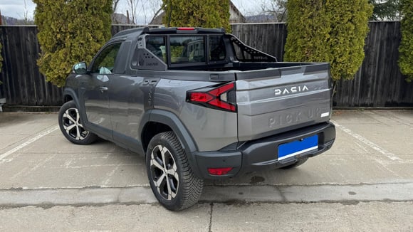 Transformation du Dacia Duster en pick-up réalisée par Romturingia