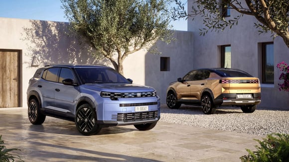 Première image officielle des Fiat Grizzly (en bleu) et Grizzly Fastback (en jaune)