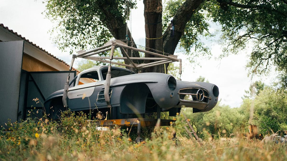 Une Mercedes 300 SL Gullwing retrouvée au Portugal… en pièces détachées : le puzzle XXL qui fait rêver les collectionneurs