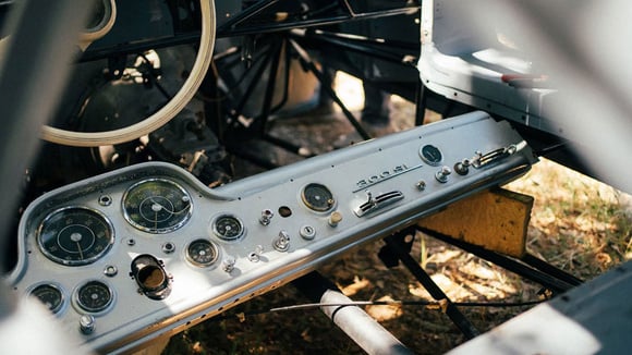 Pièces de Mercedes 300 SL réunies : un puzzle complet à reconstituer
