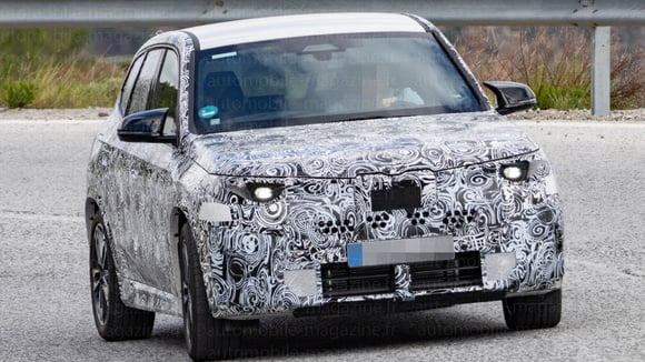 BMW X1 restylé encore camouflé en essai