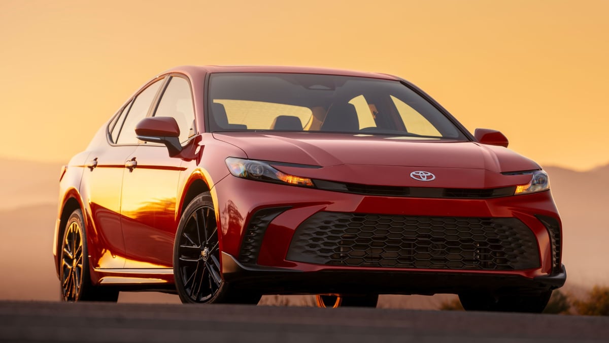 Une Camry à “7 cylindres” : le prototype Toyota qui bouscule les règles
