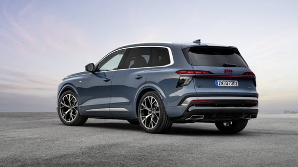 Le nouvel Audi Q7 avec des optiques arrière en deux parties