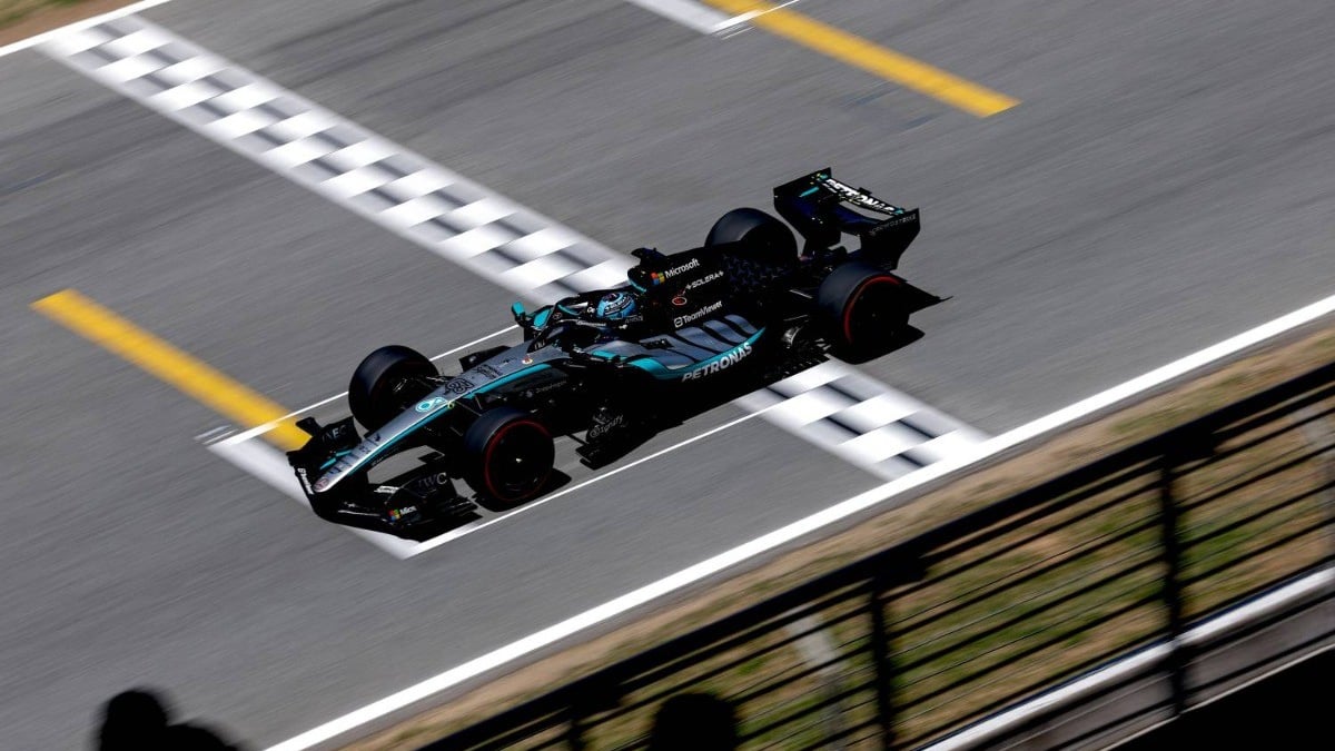 Qualifications à Barcelone : Russell s’offre la pole, Hamilton à 64 millièmes, Leclerc encore piégé