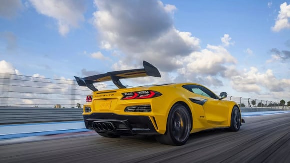 Aileron arrière du pack ZTK sur une Chevrolet Corvette C8