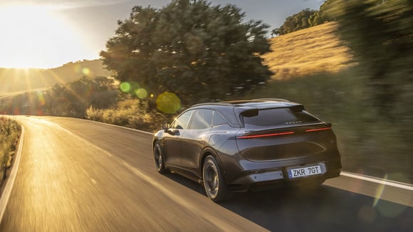 Profil de la Zeekr 7GT mettant en avant son aérodynamique