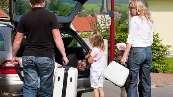 Bouchons sur la route des vacances : une baisse des carburants peut alléger la note