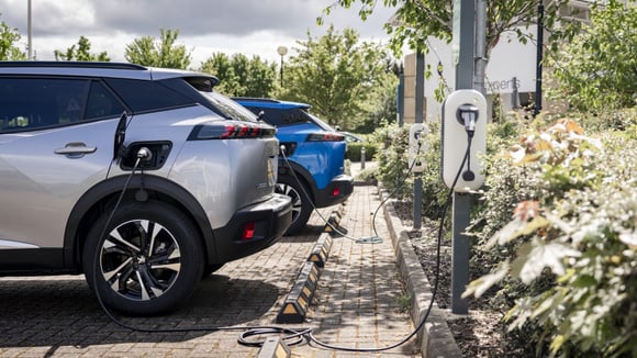 Tous les véhicules particuliers et utilitaires légers acquis par l’État devront être électriques dès 2027