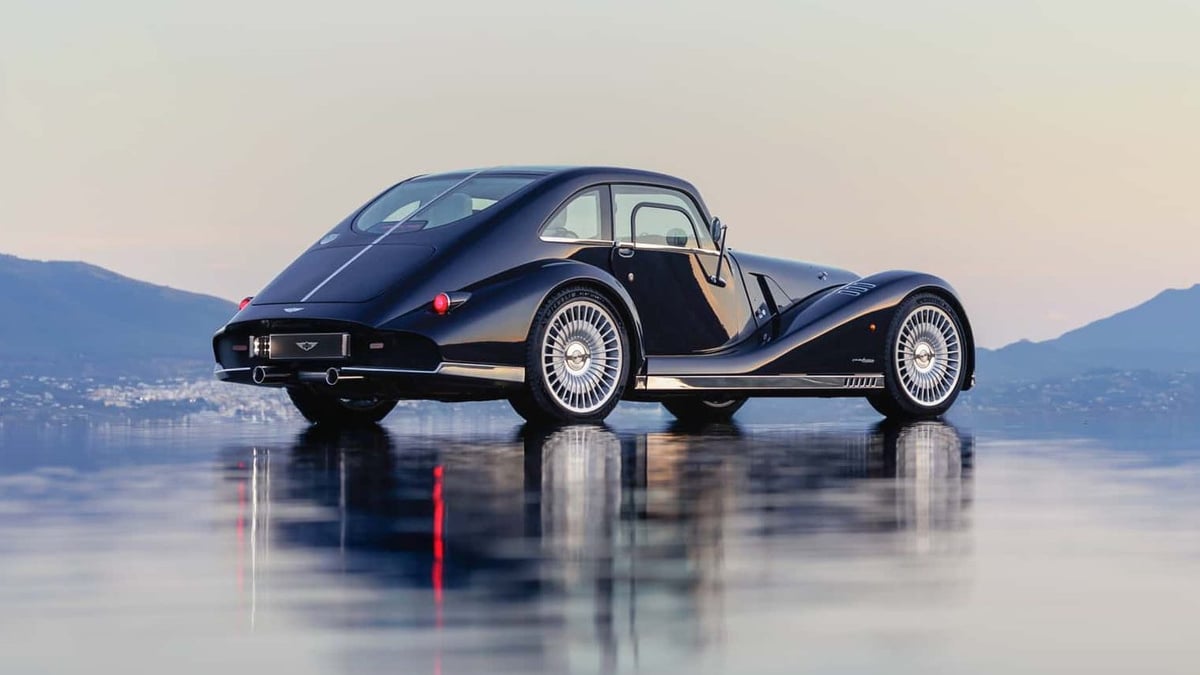 Un simple toit a tout changé : Morgan transforme la Midsummer en coupé ultra-exclusif