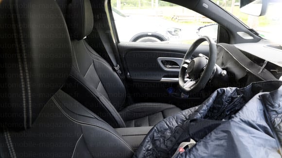Aperçu de la planche de bord du futur Mercedes GLA