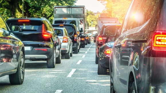 Une route récemment rénovée peut se dégrader rapidement lors d’une canicule selon le type de revêtement