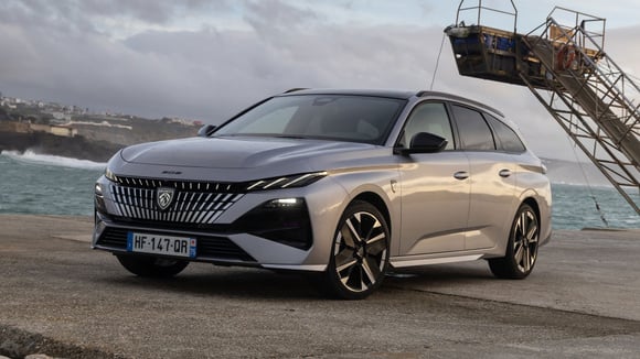 La Peugeot 308 SW propose des motorisations hybrides, diesel et 100% électrique
