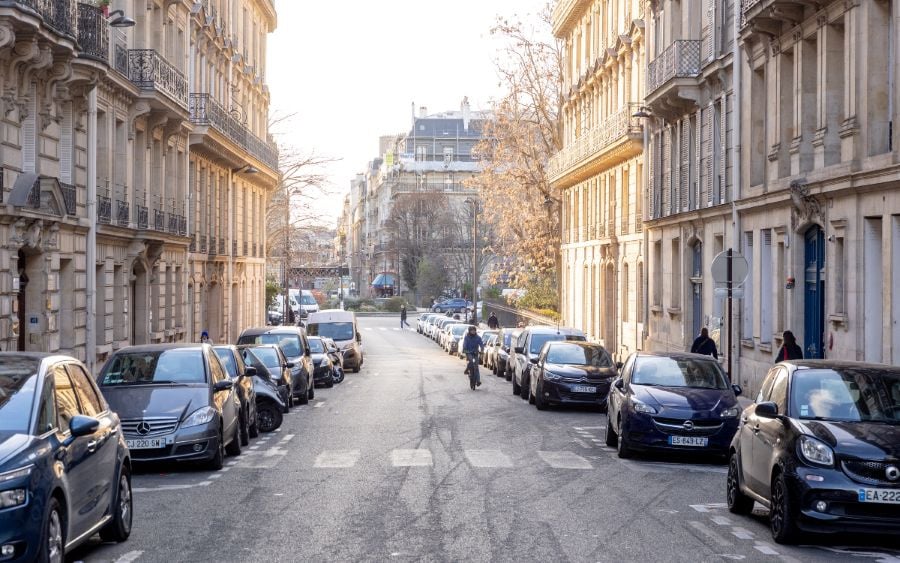 Stationner à Paris en août : pas de pause sur la facture, la mairie tranche